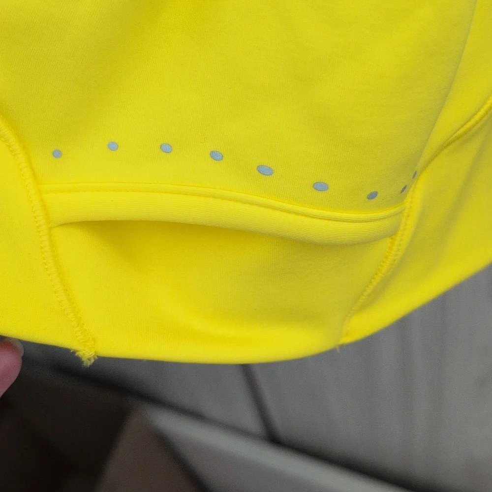 Bright RUNNING Hat With reflection - Picture 3 of 4